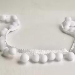 Помпони на стрічці білі. 1 см
                , (арт. 15965)