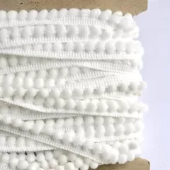 Помпони на стрічці білі. 0,6 см