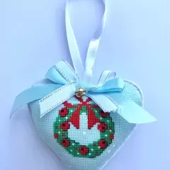 Ялинкова прикраса "Віночок" у формі серця
                , (арт. 18486)