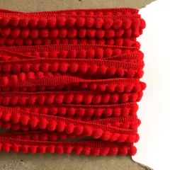 Помпоны на ленте красные. 0,5 см